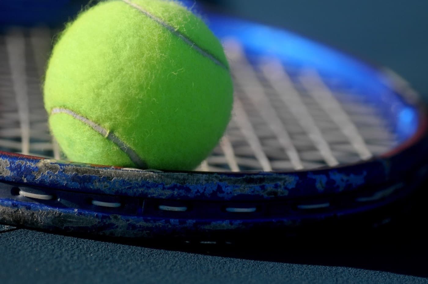 Tennis: back hand, not back ache